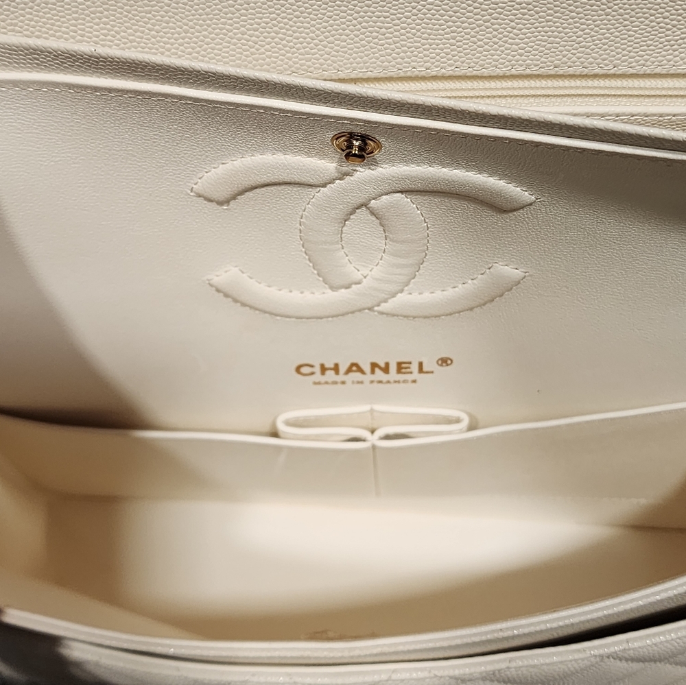 Authentic Chanel handbag - Picture 5 of 6